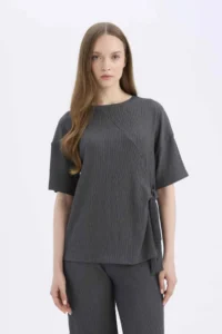 DeFacto Relax Fit Crew Neck Basic Plain Wrapped Short Sleeve T-Shirt - Image 3