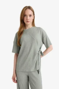 DeFacto Relax Fit Crew Neck Basic Plain Wrapped Short Sleeve T-Shirt - Image 3