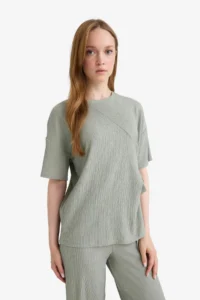 DeFacto Relax Fit Crew Neck Basic Plain Wrapped Short Sleeve T-Shirt - Image 4
