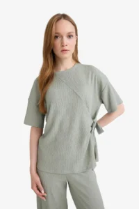 DeFacto Relax Fit Crew Neck Basic Plain Wrapped Short Sleeve T-Shirt - Image 6