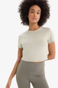 DeFacto Crop Crew Neck Basic Plain Athlete Short Sleeve T-Shirt - Image 4