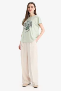 DeFacto Crew Neck Printed Bat Sleeve T-Shirt - Image 2
