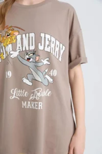 DeFacto Cool Tom & Jerry Oversize Wide Fit Crew Neck Short Sleeve T-Shirt - Image 4