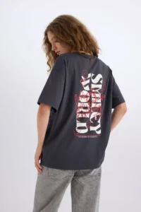 DeFacto Smileyworld Oversize Wide Fit Crew Neck Back Printed Short Sleeve T-Shirt D9139ax25sm
