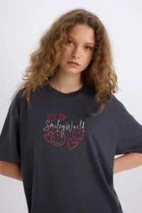 DeFacto Smileyworld Oversize Wide Fit Crew Neck Back Printed Short Sleeve T-Shirt D9139ax25sm - Image 4