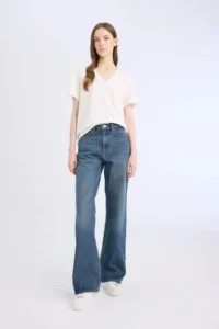 DeFacto Regular Fit V-Neck Basic Plain Short Sleeve T-Shirt - Image 2