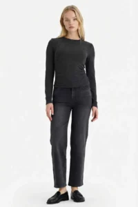 DeFacto Fitted Crew Neck Long Sleeve T-Shirt - Image 4