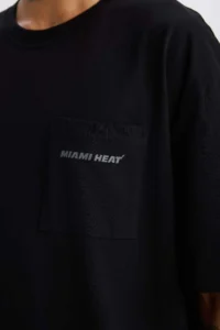 DeFacto NBA Miami Heat Oversize Wide Fit Crew Neck Back Printed Short Sleeve T-Shirt - Image 6