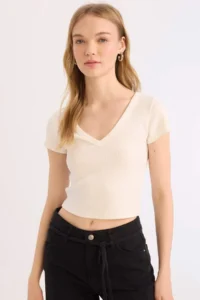 DeFacto V-Neck Fitted Ribbed Camisole Short Sleeve White T-Shirt