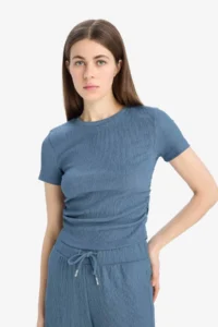 DeFacto Slim Fit Narrow Cut Crew Neck Wrapped Short Sleeve T-Shirt - Image 3
