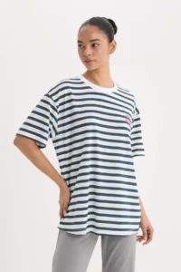 DeFacto Oversize Wide Fit Crew Neck Striped Athlete Short Sleeve T-Shirt - Image 7