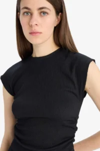 DeFacto Slim Fit Narrow Cut Crew Neck Basic Plain Wrap Short Sleeve T-Shirt
