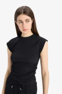 DeFacto Slim Fit Narrow Cut Crew Neck Basic Plain Wrap Short Sleeve T-Shirt - Image 3