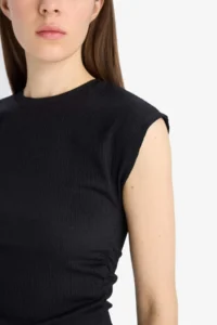 DeFacto Slim Fit Narrow Cut Crew Neck Basic Plain Wrap Short Sleeve T-Shirt - Image 5