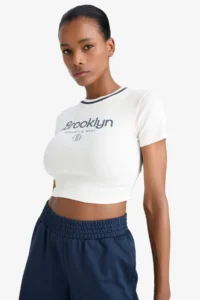 DeFacto NBA New York Knicks Slim Fit Slim Fit Crop Crew Neck Ribbed Short Sleeve T-Shirt - Image 3