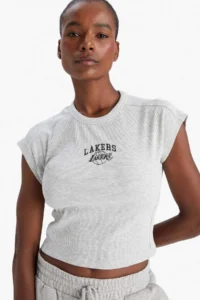 DeFacto NBA Los Angeles Lakers Standard Fit Crew Neck Embroidery Print Ribbed Camisole Short Sleeve T-Shirt E38