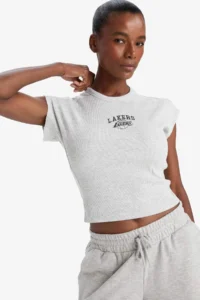 DeFacto NBA Los Angeles Lakers Standard Fit Crew Neck Embroidery Print Ribbed Camisole Short Sleeve T-Shirt E38 - Image 4