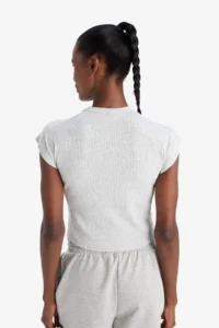 DeFacto NBA Los Angeles Lakers Standard Fit Crew Neck Embroidery Print Ribbed Camisole Short Sleeve T-Shirt E38 - Image 6