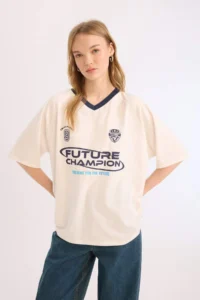 DeFacto Cool Oversize Wide Fit V-Neck Back Printed Short Sleeve T-Shirt - Image 4