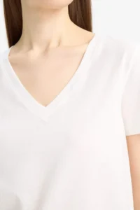DeFacto 100% Cotton Regular Fit V-Neck Basic Combed Cotton T-Shirt - Image 3