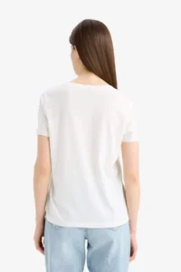 DeFacto 100% Cotton Regular Fit V-Neck Basic Combed Cotton T-Shirt - Image 4