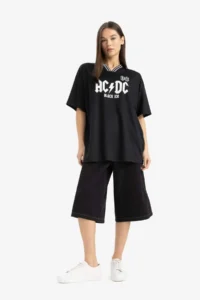 DeFacto AC/DC Oversize Wide Fit V-Neck Back Printed Short Sleeve T-Shirt - Image 2