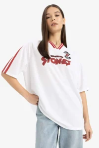 DeFacto Rolling Stones Oversize Wide Fit V-Neck Back Printed Short Sleeve T-Shirt - Image 3