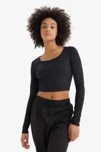 DeFacto Cropped Fit Crew Neck Sports Long Sleeve T-Shirt - Image 4