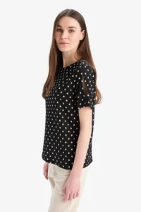 DeFacto Regular Fit Crew Neck Polka Dot Wrapped Short Sleeve T-Shirt - Image 4