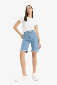 DeFacto Fitted Crew Neck Basic Plain Short Sleeve White T-Shirt - Image 2
