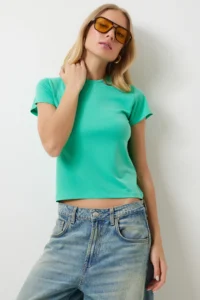 Happiness İstanbul Women's Light Green Crew Neck Basic Sandy T-Shirt - Image 4