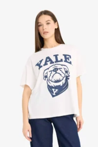 DeFacto Yale University Oversize Wide Fit Crew Neck Printed Short Sleeve T-Shirt - Image 4