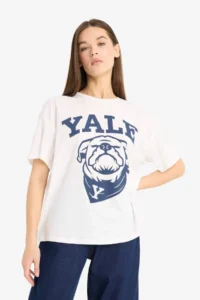 DeFacto Yale University Oversize Wide Fit Crew Neck Printed Short Sleeve T-Shirt - Image 5