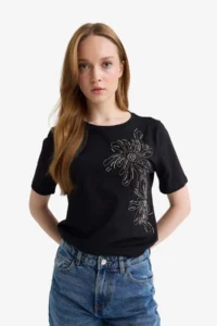 DeFacto New Season Regular Fit Crew Neck Embroidered Combed Cotton Short Sleeve T-Shirt - Image 3