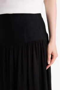 DeFacto A Cut Crinkle Material Black Maxi Skirt - Image 5
