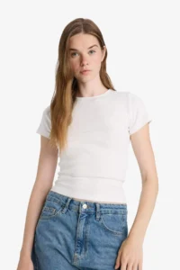 DeFacto Fitted Crew Neck Ribbed Short Sleeve T-Shirt - Image 3