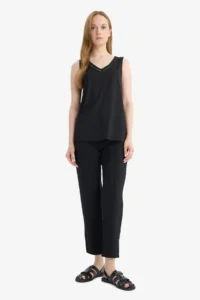 DeFacto Lace Detailed V-neck Tank Top - Image 2