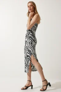 Happiness İstanbul Women's Black and White Patterned Gathered Summer Knitted Dress - Image 6