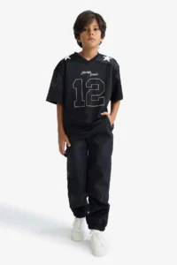 DeFacto Oversize Wide Fit V-Neck Printed Tulle Short Sleeve T-Shirt for Boys - Image 5