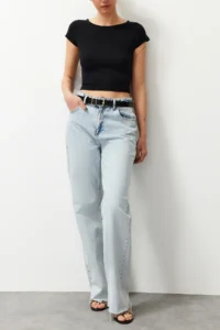 TRENDYOLMİLLA Black Crop Fitted Knitting T-Shirt - Image 3