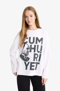 DeFacto Oversize Wide Fit Crew Neck Ataturk Printed Thick Long Sleeve T-Shirt - Image 3