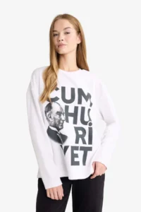 DeFacto Oversize Wide Fit Crew Neck Ataturk Printed Thick Long Sleeve T-Shirt - Image 4