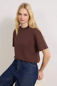 TRENDYOLMİLLA Dark Brown 100% Cotton Basic Regular/Normal Pattern Dog collar Knitting T-Shirt - Image 2