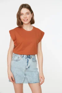 TRENDYOLMİLLA Cinnamon 100% Cotton Wadding Look Basic Crew Neck Knitting T-Shirt - Image 2