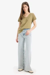 DeFacto Regular Fit V-Neck Basic Plain Short Sleeve T-Shirt - Image 2