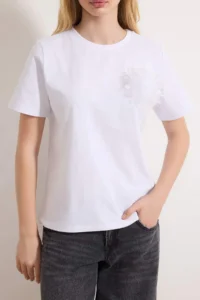 TRENDYOLMİLLA Ecru Regular/Normal Pattern Short Sleeve Accessory Detailed Tok 100% Cotton Knitting T-Shirt - Image 3
