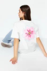 TRENDYOLMİLLA Ecru 100% Thick Cotton Back Printed relaxed/Wide Relaxed Cut Knitting T-Shirt