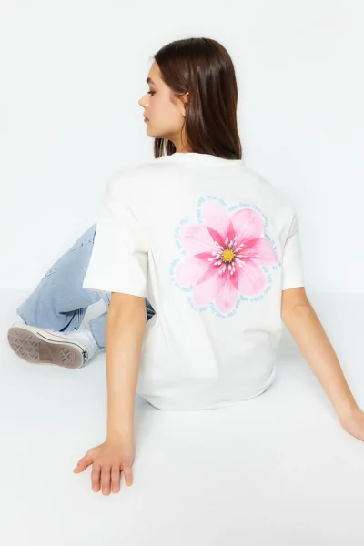 TRENDYOLMİLLA Ecru 100% Thick Cotton Back Printed relaxed/Wide Relaxed Cut Knitting T-Shirt