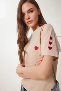 Happiness İstanbul Women's Biscuit Heart Embroidered Cotton Knitted T-Shirt - Image 2