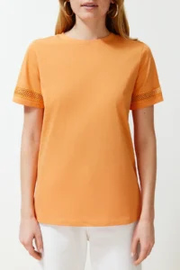 TRENDYOLMİLLA Orange Thick Cotton Accessory Detailed Basic/Regular Pattern Knitting T-Shirt - Image 5